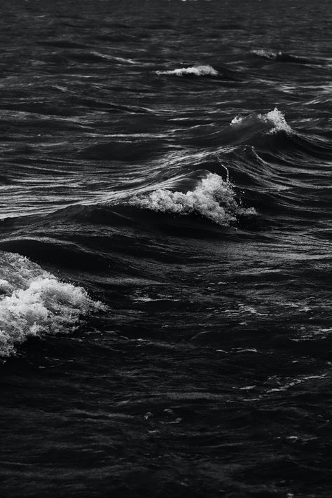 Black And White Wallpaper Iphone, Photo Of Nature, Black Ocean, Aesthetic Clinic, Ocean Wallpaper, Wallpaper Black, Black And White Wallpaper, Time Photo, White Wallpaper