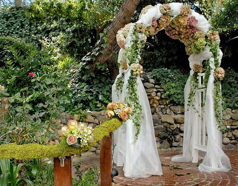 15 of the Most Inexpensive LA Wedding Venues Wedding Columns, La Wedding Venues, Wedding Locations California, Wedding To Do List, Wedding Venue Los Angeles, Southern California Wedding Venues, Stunning Wedding Venues, Low Cost Wedding, Cheap Wedding Venues