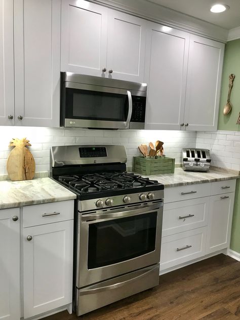 Kitchen Backsplash Ideas White Cabinets Brown Granite, Fantasy Brown Granite Kitchen White Cabinets, Creamy White Kitchen Cabinets Brown Granite, White Cabinet Brown Granite, White Cabinets Quartz Chakra Beige Msi, Fantasy Brown Granite, Fantasy Brown, Brown Granite, White Shaker Cabinets