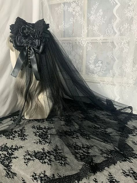 Wedding Hair Black Hair, Goth Veil, Black Wedding Veil, Black Hairband, Macabre Fashion, Gothic Wedding Theme, Red Veil, Goth Princess, Purple Gothic