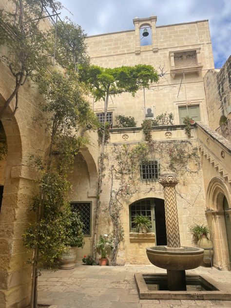 Maltese Architecture, Malta House, Imperial City, Architecture Ideas, House Goals, Romeo And Juliet, Future Life, Urban Landscape, Maltese