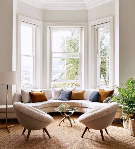 Bay Window Living Room Layout, Victorian Bay Window, Living Room Bay Window, Bay Window Cushion, Bay Window Living Room, London Living Room, Window Seat Design, Cozy Interior Design, Living Room Window