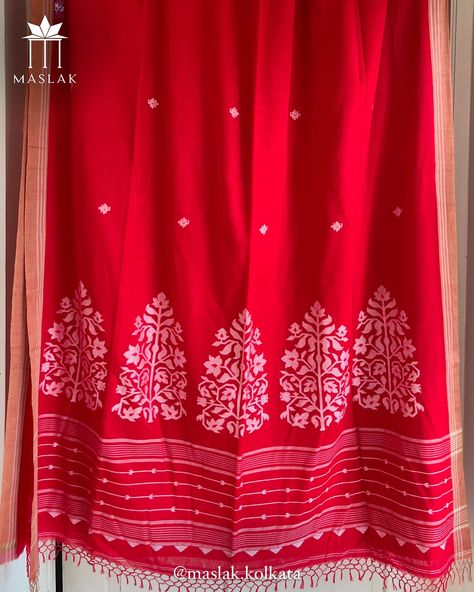 Dark Red Handwoven Bengal Jamdani❤️ Our Soft Cotton Bengal Handloom Sarees are a perfect blend of comfort and elegance. This saree comes with running BP. Price: Rs 2850/- (free shipping) For booking: DM us on @maslak.kolkata or WhatsApp 6291508485 with a screenshot. Note: Unboxing video is a must for product exchange or return. #savehandloom#jamdani#jamdanicotton#cottonjamdani#handwoven #jamdanisaree #bengalsaree #loveforcotton#ethnicwear #sustainablefashion #slowfashion #iwearhandloom ... Jamdani Saree, Unboxing Video, Unboxing Videos, Handloom Saree, Kolkata, Slow Fashion, Dark Red, Sustainable Fashion, Hand Weaving