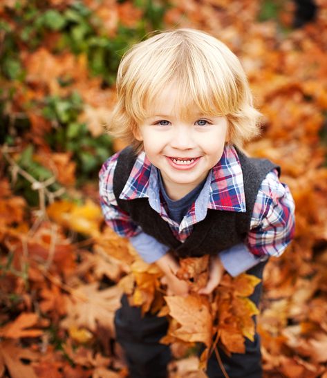 Cute picture and adorable kid! Can't wait for our fall pictures :) Autumn Photoshoot, Birthday Picture, Fall Family Portraits, Fall Mini Sessions, Toddler Photos, Fall Family Pictures, Toddler Photography, Photographs Ideas, Foto Baby