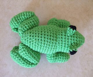 It finishes to about 7” long, depending on size of crochet hook and weight of yarn used. Toad Crochet Pattern, Crochet Toad, American Bullfrog, Frog Pictures, Crochet Purse Pattern Free, Animals Crochet, Crochet Frog, Crochet Purse Patterns, Plush Pattern