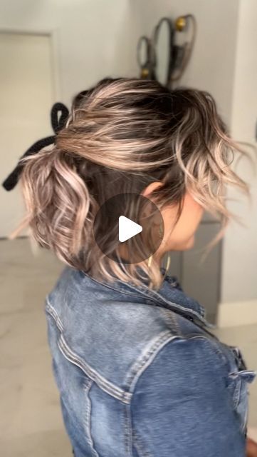 Ekaterina Guerra | Short Hairstyles + Makeup on Instagram: "Ahhh I loved this one so much🤩 You can add any clip you like or no clip at all😉 If you do no clip then pick up the one side you’re not folding over with the pony tail at the beginning.
For the elastics use code KATY20 @theponypick (“Poducts” 🔗at the bottom of your screen) 
Knit Bows from @shopandi_ 

#hair #hairvideos #hairstyle #easyhairstyles #simplehairstyles #bob #bobhairstyles #shorthair #shorthairdontcare #shorthairstyle #shorthairlove #funhairstyles #coquette #bowhairclip #funwithhair #peinados #peinadosfaciles #hairstyletutorial #hairstyleoftheday #hairstyleideas #shorthairlife #curls" Short Pony Tailed Hairstyle, Short Hair Styles With Bow, Half Pony Hairstyles For Short Hair, Short Hair Bow Hairstyle, Clip Hairstyles Short Hair, Half Up Wedding, Bow Hairstyle, Bow Shorts, Clip Hairstyles