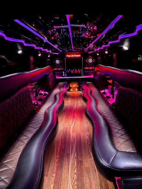 #partybus #limousine #luxury Limbo Car, Limousine Aesthetic, Diy Party Bus, Limo Aesthetic, Prom Wallpaper, Limousine Interior, Party Limo, Sauna Bathroom Design, Limo Party