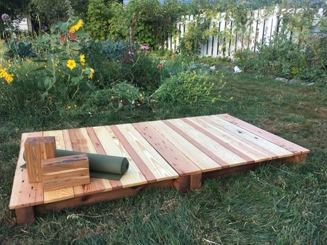 Outdoor Yoga Space Backyards, Outdoor Yoga Space, Outdoor Meditation Space, Backyard Yoga, Yoga Meditation Space, Yoga Platform, Yoga Garden, Outdoor Meditation, Zen Garden Design