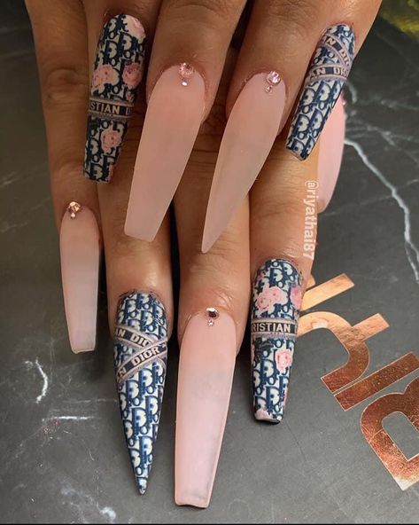 Ysl Nails Design, Chanel Nails Design, Lux Nails, Dior Nails, Shiny Nails Designs, Gucci Nails, Luminous Nails, Chanel Nails, Beauty Nails Design