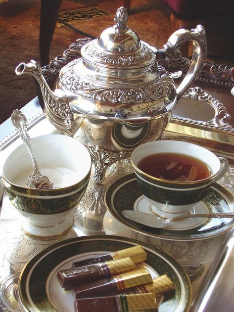 Raindrops And Roses, Royal Tea, Tea Sandwiches, English Tea, Cups And Saucers, Tea House, V60 Coffee, Cup Of Tea, Tea Room