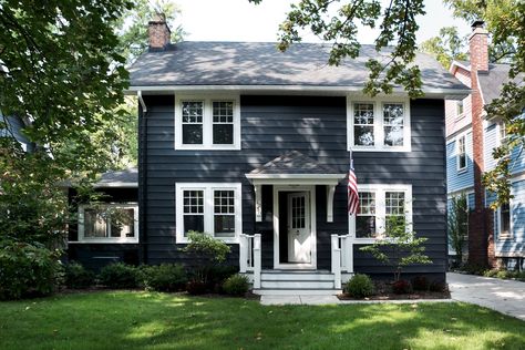 You love black houses; we love black houses. Easy to admire but a bold move to make, not just any shade will do. We've asked architect and designer members Colonial House Exteriors, Black Houses, Paint Your House, Dark House, Garden Makeover, Black House Exterior, House Paint Exterior, Exterior Paint Colors, Black Exterior