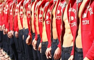 Abercrombie & Fitch: Bad Business or Smart Targeting? Abercrombie And Fitch Outfits, Abercrombie Models, Hollister Models, Abercrombie Outfits, Male Model Photos, Abercrombie Men, Famous Logos, Wellness Programs, Red Sweater