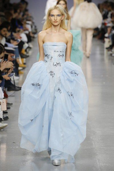 Pre Fall Fashion, Fashion Artwork, Ballet Core, Fashion Forecasting, Central Saint Martins, Fashion Show Collection, Skirt Design, Fall 2017, Beautiful Gowns