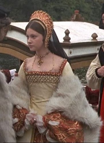 Tudor Gown, Recycled Costumes, British Costume, Catherine Parr, Katherine Howard, Head Dresses, Tudor Fashion, Wives Of Henry Viii, Tudor Costumes