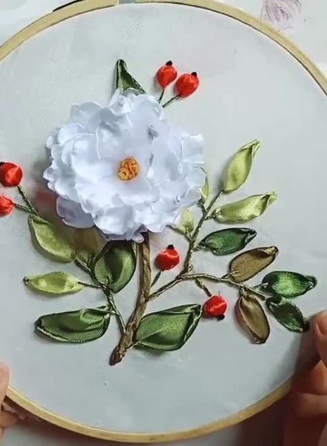 Ribbon Embroidery Kit, Ribbon Embroidery Tutorial, Embroidery Tutorial, Creative Embroidery, Sewing Ribbon, Ribbon Roses, Silk Ribbon Embroidery, Embroidery Craft, Crochet Coasters