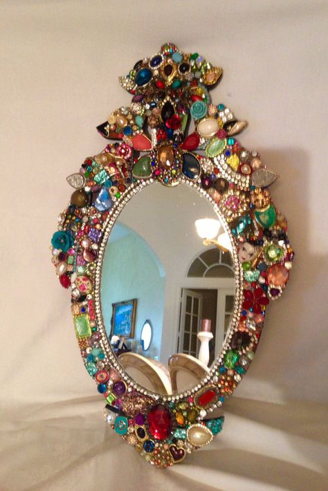 Jeweled Mirror by RexannasCreations on Etsy Facebook Logo, Homemade Home, Old Jewelry Crafts, Costume Jewelry Crafts, Vintage Jewelry Ideas, Foto Langka, Cards Easy, Homemade Home Decor, Hemma Diy