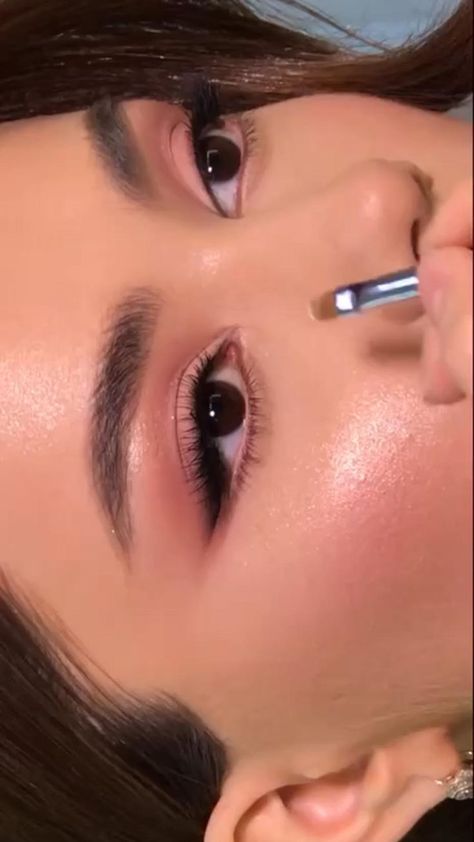 Soft Eye Makeup, Girly Makeup, Prom Eye Makeup, Eye Makeup Techniques, Beauty Makeup Tutorial, Makeup Artist Tips, Quick Makeup, Makijaż Smokey Eye, Fancy Makeup