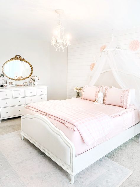 Shabby chic french country kids girls bedroom Girl Small Bedroom Ideas, Shabby Chic Girls Bedroom, Beddys Bedding, Girls Bedroom Makeover, Diy Girls Bedroom, Toddler Bedroom Girl, Diy Girls, Big Girl Bedrooms