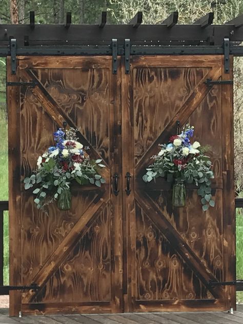 Barn doors at swan point Barn Door Backdrop Wedding, Barn Door Wedding, Door Wedding Decor, Ceremony Entrance, Barn Door Decor, Outdoor Country Wedding, Door Backdrops, Wedding Swag, Ideas Fiesta