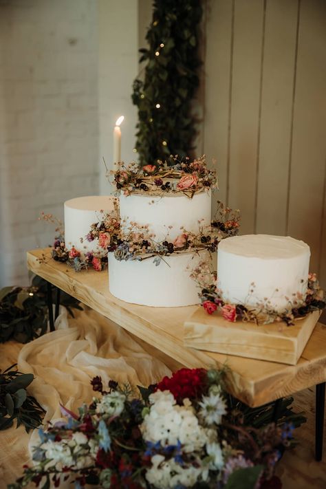 Rustic Garden Wedding Cake, Wedding Cake Natural Flowers, Dried Flower Wedding Cake, Boho Wedding Cake Bohemian Style, Rustic Boho Wedding Cake, Fairy Wedding Cake, Wedding Cakes Table, Barn Wedding Cake, Wedding Cake Boho