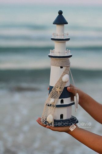 Diy Lighthouse, Clay Pot Lighthouse, Lighthouse Crafts, Lighthouse Decor, Clay Pot Projects, Flower Pot People, Nautical Crafts, Terra Cotta Pot Crafts, Flower Pot Crafts