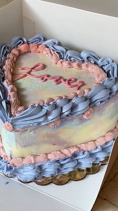 Taylor Swift Pastel, Bolo Taylor Swift, Lover Cake, Taylor Swift Cake, Lover Taylor Swift, Taylor Swift Birthday Party Ideas, Lover Taylor, Vintage Birthday Cakes, Taylor Swift Party