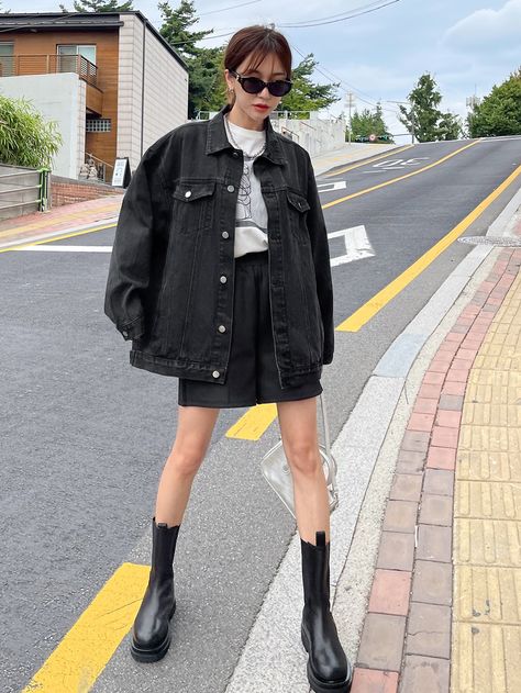 Grey Denim Outfit, Black Jeans Outfit Casual, Coated Jeans Outfit, Denim Jacket Outfit Women, Black Denim Jacket Outfit, Oversized Denim Jacket Outfit, Vest Outfit Women, Black Jacket Outfit, Denim Vest Outfit