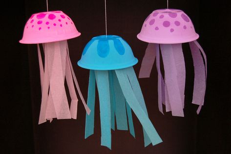 Jellyfish Craft, سبونج بوب, Spongebob Party, Fun Craft Ideas, Spongebob Birthday, Paper Bowls, Ocean Crafts, Classroom Crafts, Fun Craft