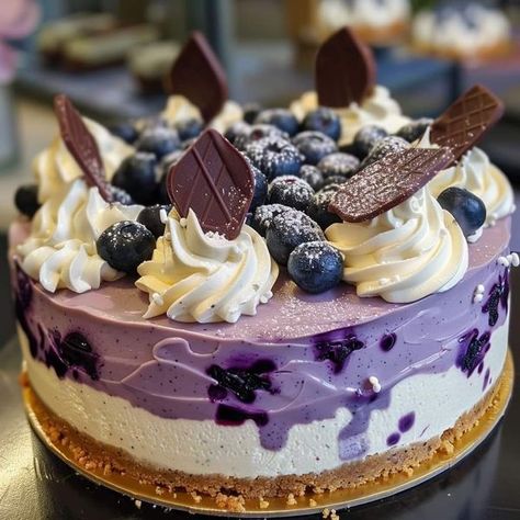 Recipes Patisserie | 🤍💜 Elegant White Chocolate Blueberry Cheesecake 😋🍇 | Facebook White Chocolate Cake Decoration, White Chocolate Blueberry Cheesecake, Chocolate Blueberry Cheesecake, Blueberry White Chocolate, Chocolate Blueberry, White Chocolate Cake, Cake Decorating Piping, Chocolate Cake Decoration, Muffin Cake