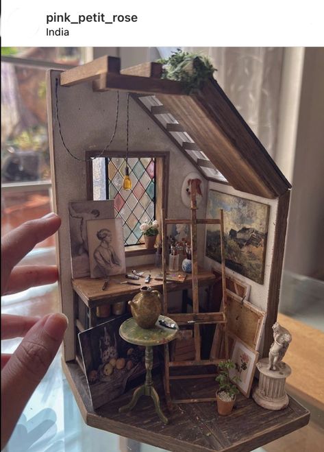 Room Box Miniatures, Bookshelf Art, Miniature Projects, The Atelier, Miniature Rooms, Miniature Diy, Made From Scratch, Miniature Houses, Style Table