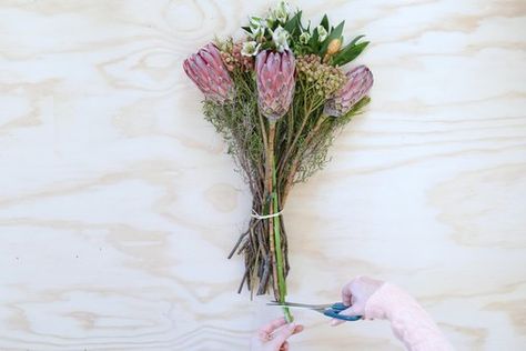 How to Wrap Store-Bought Flowers Grocery Flowers, Store Bought Flowers, Wrap Flowers In Paper, Wrapping Bouquet, Wrapping Flowers, Wrapped Bouquet, Wrap Flowers, Diy Bouquet Wrap, Bouquet Wrapping