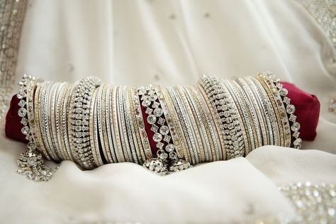 Image by Jason Keefer Photography http://maharaniweddings.com/gallery/photo/668 Tiffany Jewelry Box, White Bangles, Colorful Bangles, Perhiasan India, Indian Jewellery Design Earrings, Wedding Jewellery Collection, Bangles Indian, Bridal Bangles, Bangles Jewelry Designs