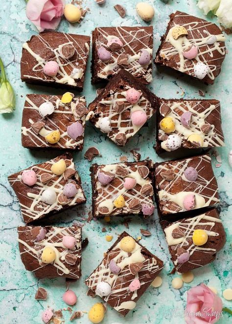 These Mini Egg Brownies manage to deliver a whopping hit of soft, fudgy and irresistible dark chocolate flavour, along with a gentle shimmer of white chocolate drizzle across the top. #minieggbrownies #easterbrownies #fudgebrownies #minieggs #minieggrecipes #littlesugarsnaps Easter Blondies, Mini Egg Brownies, Mini Egg Recipes, Brown Butter Blondies, Easter Brownies, Mini Egg, Easter Baking, Food Stamps, Brownies Recipe Easy