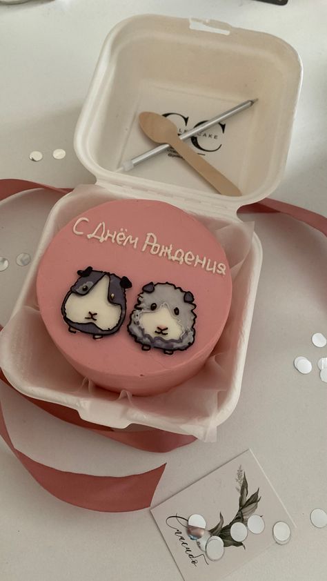 Guinea Pig Birthday Cake, Pigs Cake, Pig Birthday Cakes, Pastel Cakes, Pig Cake, Mini Tortillas, Bento Cake, Pig Birthday, Pretty Birthday Cakes