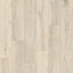 Light Wood Laminate Flooring, Light Wooden Floors, Light Laminate Flooring, Interiors 2023, Wood Flooring Options, Laminate Flooring Colors, Laminate Wood Flooring, Oak Laminate Flooring, Bedroom Stuff