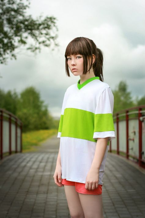 Chihiro Costume, Ghibli Cosplay, Chihiro Cosplay, Chihiro Y Haku, Closet Cosplay, Cartoon Cosplay, Epic Cosplay, Cosplay Tutorial, Amazing Cosplay