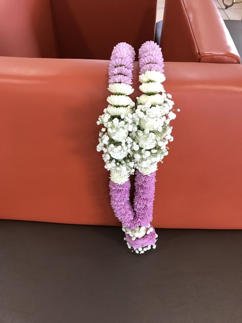 Flower Garland Diy, Flower Bun, Indian Wedding Flowers, Latest Bridal Blouse Designs, Garland Wedding Decor, Flower Garland Wedding, Wedding Hall Decorations, Indian Wedding Photography Poses, Wedding Backdrop Decorations