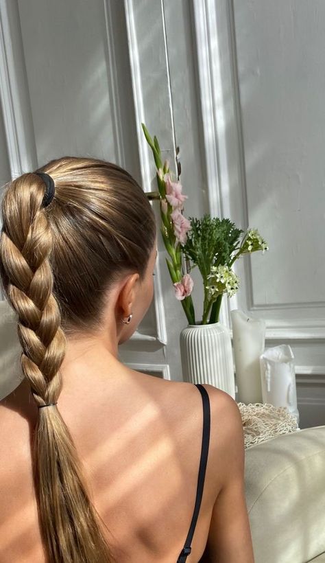 Sleek Plait, Hairstyles Slick Back, Hairstyles Slick, Cute Volleyball Hairstyles, Sleek Braid, Track Hairstyles, Basketball Hairstyles, Old Hairstyles, Vlasové Trendy