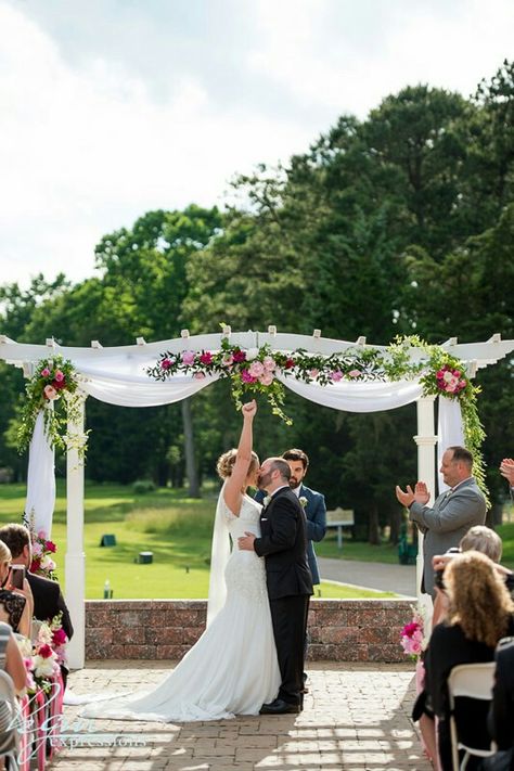 Wedding Pergola Pagoda Flowers Wedding, Wedding Pagoda Decoration, Pergola Wedding Decorations, Pergola Flowers, Pergola Decor, Pergola Wedding, Florist Inspiration, Small Garden Pergola, Pergola Drapes