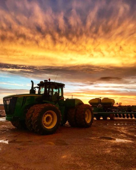 Twitter Fan #Plant18 Media Gallery. Bathrooms With Wallpaper, John Deere Tractors Pictures, Agriculture Photography, Compton Verney, John Deere Tractors Farms, Tractor Pictures, Big Tractors, Tractor Accessories, John Deere Equipment