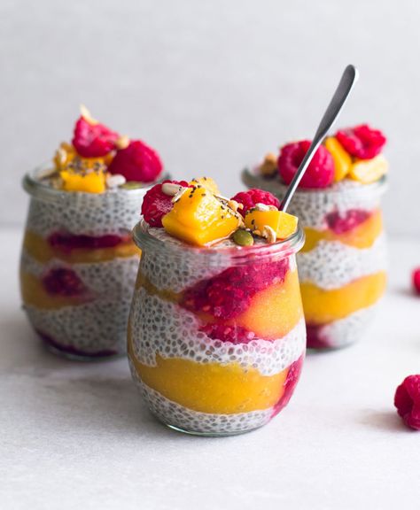 Vegan-Mango-Raspberry-Chia-Seed-Pudding-Healthy-Delicious-Refined-Sugar-Free Raspberry Chia Seed Pudding, Mango Chia Pudding, Chia Seed Recipes Pudding, Chia Seed Recipes, Chia Pudding Recipes, Chia Seed Pudding, Diet Guide, Vegan Kitchen, حلويات صحية