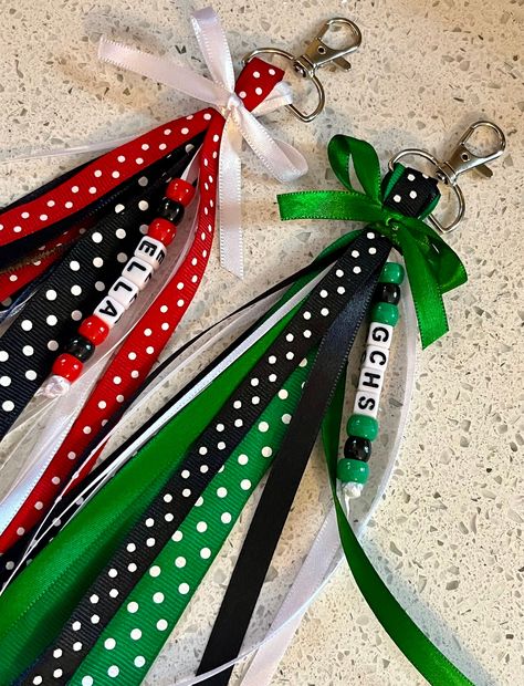 Each item includes 15-20 Ribbons Ribbons hang about 6-7 inches on both sides from a sturdy 1 inch Silver Swivel Clasp keychain.  Made in colors requested in a variety of ribbons that I have available. They are each topped with a bow in a matching color..  Ribbon pattern and designing may differ in EACH bag tag  Message me to order team bag tags. Bulk discounts are available. When Ordering Please List---- Name or Team (CHECK SPELLING), Colors (up to 3 colors) Accent Colors may be added as needed. Personalized Ribbons will have the name in beads along with coordinating colored beads. Gift Bags For Cheerleaders, Cheer Key Chains, Ribbon Bag Tags Diy, Diy Ribbon Tassel Keychain, Diy Cheer Bag Tags, Team Keychains Diy, Crafts To Make With Ribbon, Diy Bag Tags Sports, Fabric Key Chain