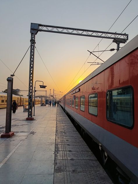 Varanasi Railway Station, Morning Train Snap, Railway Station Snap, Mahadev Photography, Ac Train, Instagram Story Travel, Train Snap, Train Pic, Janmashtami Photos