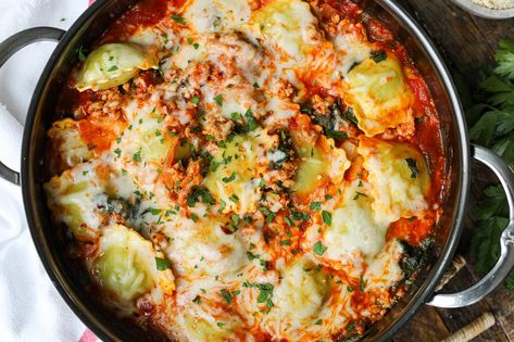 One Pan Chicken Ravioli Bake Ground Chicken And Ravioli, Oven Baked Meals, Crockpot Ravioli, Chicken Ravioli, Pasta Dinner Ideas, Spinach And Ricotta Ravioli, Baked Chicken Casserole, Baked Meals, Dessert Pasta