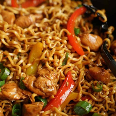 Thai Wok, Mat Inspiration, Pasta Noodles, Sweet Chili, Pad Thai, Asian Recipes, New Recipes, Noodles, Chili