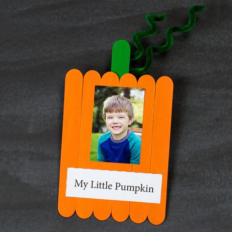 Popsicle Stick Pumpkin, Toe Up Socks, Pumpkin Patch Pictures, Pumpkin Activities, Pumpkin Pictures, Picture Frame Crafts, Keepsake Crafts, Fun Halloween Crafts, Easy Fall Crafts