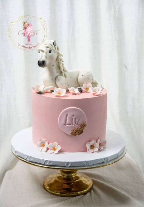 Horse Cake Ideas For Girls Birthdays, Birthday Cake Horse, Horse Cake Ideas, Fondant Horse, Horse Birthday Cake, 8th Birthday Cake, 10 Birthday Cake, 90th Birthday Parties, Horse Birthday Parties