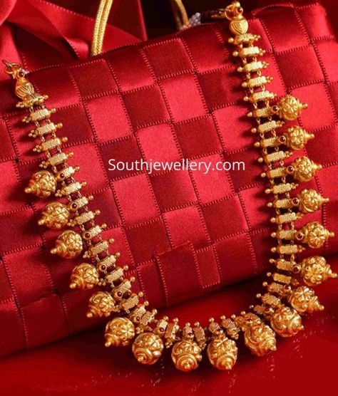 Gold Traditional Necklace, Haaram Designs Gold Latest, Kasula Haram, Nakshi Necklace, Haaram Designs, Antique Gold Jewellery, Temple Jewelry Necklace, Simple Jewellery, Necklace Photo