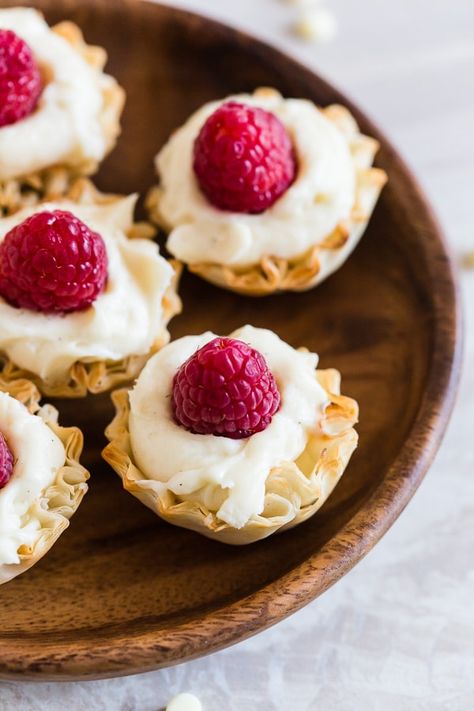 5 Easy Phyllo Cup Dessert Recipes - Peas and Crayons Blog Cup Dessert Recipes, Baked White Chocolate Cheesecake, Raspberry Cheesecake Bites, Chocolate Cheesecake Bites, Lemon Raspberry Cheesecake, Mini Key Lime Pies, Phyllo Recipes, Cup Dessert, Phyllo Cups