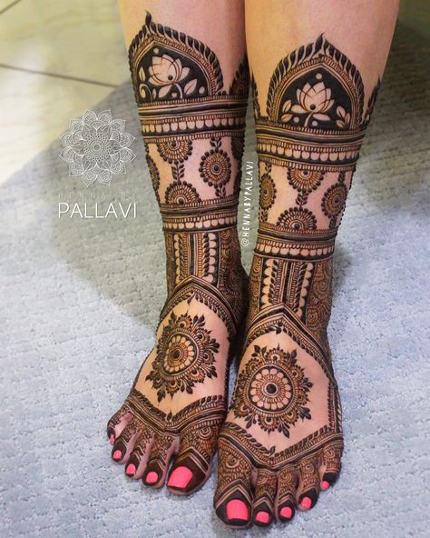 Intricate Bridal Feet design up to mid shins Feet Mehendi Bridal, Leg Mehendi Designs For Bride, Leg Mehndi Bridal Design, Bridal Mehendi Designs Legs Latest, Bridal Leg Mehandi Designs, Bridal Mehendi Legs Designs, Bridal Mehndi Foot Designs, Foot Mehandi Designs Bridal, Mehandi Designs For Legs Bridal Mehndi